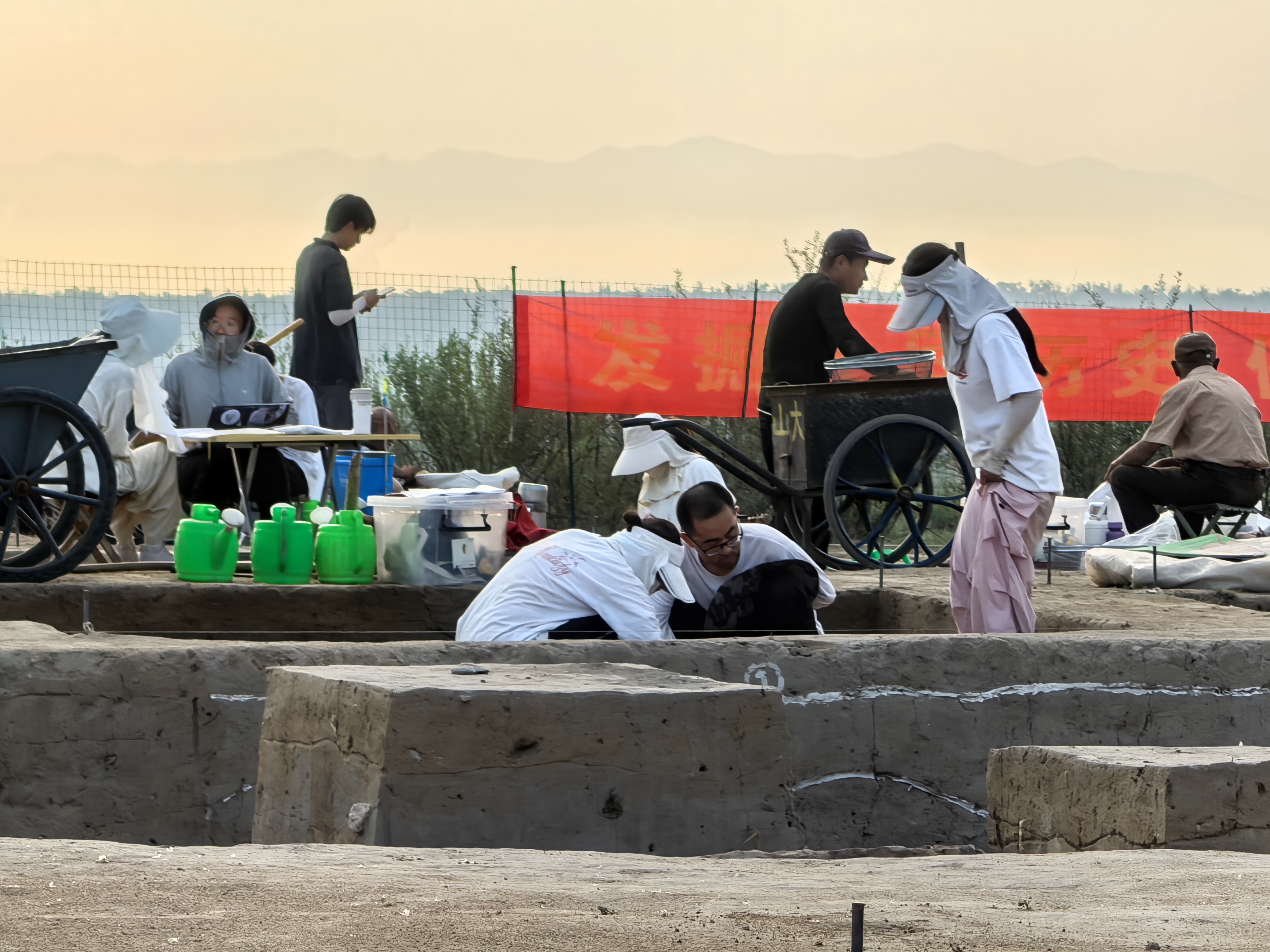 9实习照片-遗址发掘.jpg